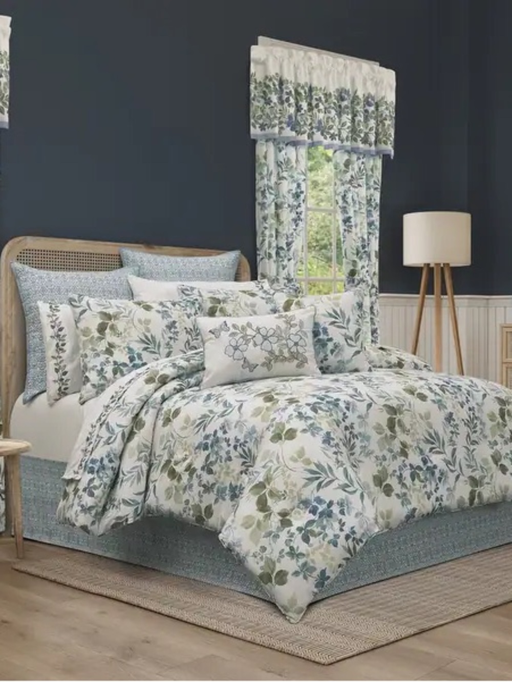 Royal Court Elwood 4-Piece Comforter Set sz Queen NEW